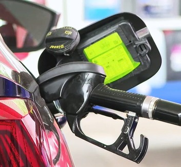 Roham a montenegrói benzinkutaknál az olajcégek figyelmeztetése után - illusztráció