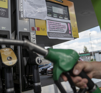 Üzemanyag-ellátási zavarokra figyelmeztet a magyar benzinkutak szövetsége - illusztráció