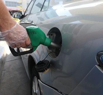 Az EU-ban átlagosan 12,9 százalékkal emelkedtek az üzemanyagárak márciusban - illusztráció