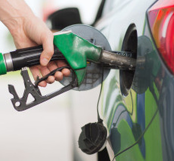 A magyar kormány 575 millió liter üzemanyagot szabadít fel a biztonsági kőolajtermék-készletből - illusztráció