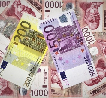 Magasabbak a bérek a közszférában, mint a magánszektorban - illusztráció