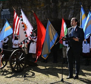 Nacsa Lőrinc: El a kezekkel a külhoni magyaroktól! - illusztráció
