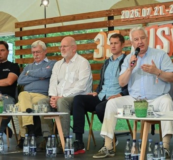 Tusványos: Nemzetpolitikai konszenzust sürgettek a külhoni magyar szervezetek vezetői - illusztráció