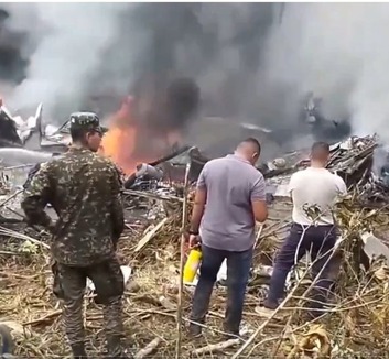 Lezuhant egy katonai gép Kokumbiában, az áldozatok száma hetvenhez közelít - illusztráció