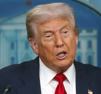 Trump: Megkezdjük a Hormuzi-szoros megtisztítását - illusztráció
