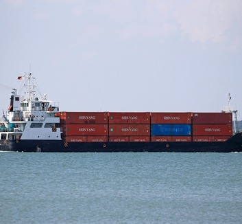 Kereskedelmi hajókat ért támadás a Hormuzi-szoros lezárása után - illusztráció