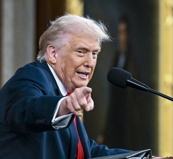 Donald Trump: Hétfőn folytatódik a béketárgyalás Iránnal - illusztráció