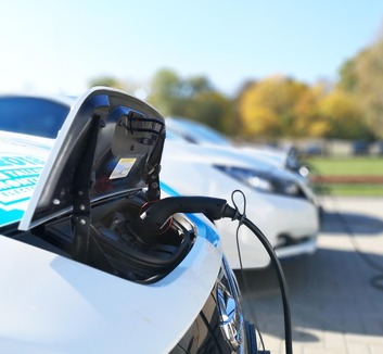 Rekordot döntött az elektromos autók töltése a május elsejei ünnep alatt Kínában - illusztráció