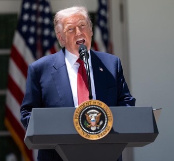 Trump: Irán kihátrált az uránkészletekről szóló megállapodásból - illusztráció