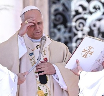XIV. Leó: A mesterséges intelligencia fejlődése az emberi lét értelmének hanyatlásához vezet - illusztráció