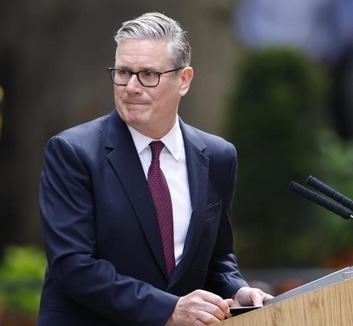 Távozik Keir Starmer brit miniszterelnök - illusztráció