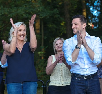 Csökkentették Marine Le Pen eltiltásának időtartamát, de nyomkövető viselésére ítélték - illusztráció