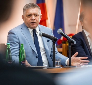 Robert Fico: Ha megújul az egyeztetés a V4-en belül, a csoport ismét tiszteletet vívhat ki az EU-ban - illusztráció