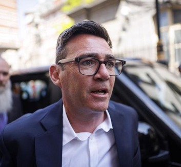 Eldőlt, hogy Andy Burnham volt manchesteri polgármester lesz a következő brit miniszterelnök - illusztráció