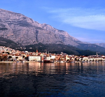 Makarska elsőként korlátozza az éjszakai alkoholárusítást Horvátországban - illusztráció