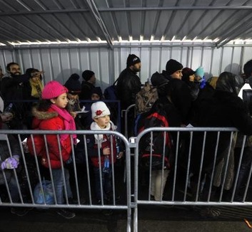 Uniós biztos: A külső határvédelem kulcsfontosságú az illegális migráció elleni küzdelemben - illusztráció