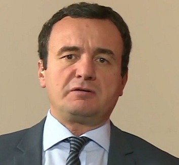 Kurtit tojással dobálták meg a koszovói parlament ülésén - illusztráció