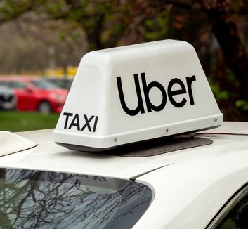 A holland adatvédelmi hatóság 825 millió eurós bírságot rótt ki az Uberre - illusztráció