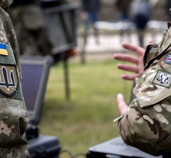 Balesetben meghalt a brit fegyveres erők egyik tagja Ukrajnában - illusztráció