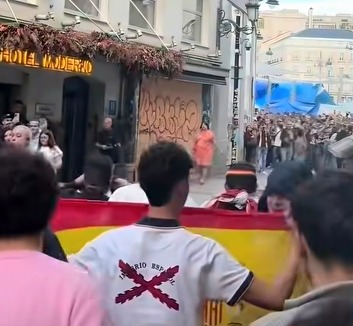 Madridban sztrájkoló tanárokkal szolidáris diákok kerültek összetűzésbe a rendőrökkel - illusztráció