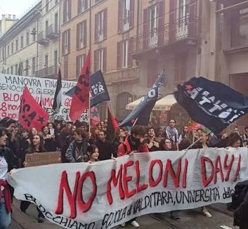 Rómában, Torinóban és Bolognában is összecsaptak a rendőrökkel a diáktüntetések résztvevői - illusztráció
