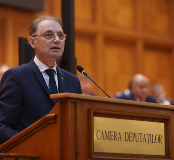 Bizalmat szavazott a román parlament Luca Niculescu baloldali kormányának - illusztráció