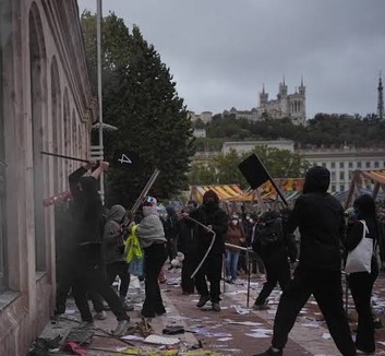 Hetvenezer rendfenntartót mozgósítanak a szombati tüntetésekre Franciaországban - illusztráció