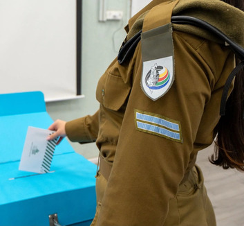 Izraeli választások: Az exit poll szerint alulmaradtak a hivatalban lévő kormányfőt támogató pártok - illusztráció