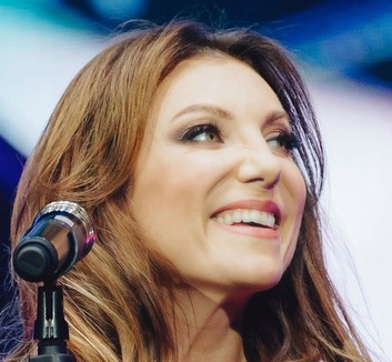 Rúzsa Magdi: Itthon vagyok! - illusztráció