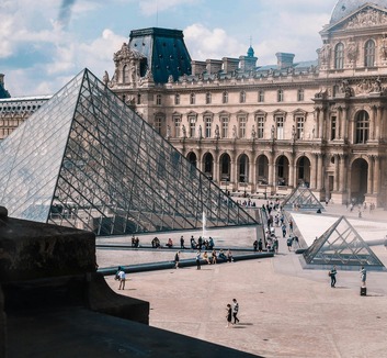 A Louvre jócskán megemeli jegyárait az EU-n kívüliek számára - illusztráció