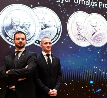 Emlékérmét bocsátott ki a 2025-ös magyar űrrepülés tiszteletére az MNB - illusztráció