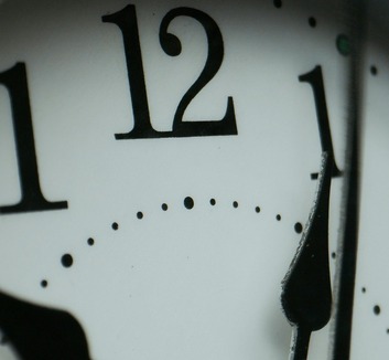 Óraátállítás 2026: Kezdődik a nyári időszámítás - illusztráció