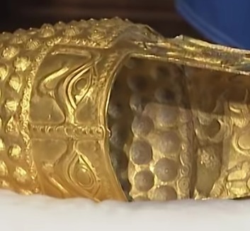 Megtalálták a holland múzeumból ellopott értékes dák aranysisakot - illusztráció