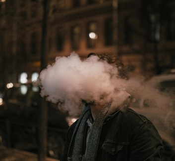 E-cigaretta használata: Új kutatások szerint komoly rákkockázatot jelenthet - illusztráció