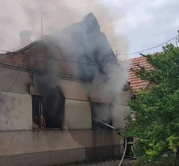 Tűz ütött ki egy családi házban Kiszácson, nincsenek sérültek - illusztráció