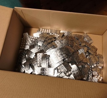 Közel félmillió pszichoaktív tablettát foglalt le a rendőrség Redneken - illusztráció