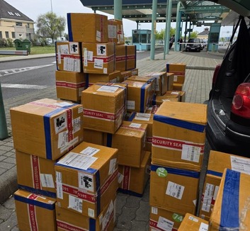 Tizennégyezer elektronikus cigarettát találtak a pénzügyőrök Röszkén - illusztráció