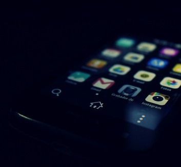 Egyre kevesebb mobilalkalmazást használunk a mindennapokban - illusztráció