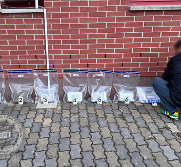 Tíz kilogramm kokaint találtak egy szerb sofőrnél a magyar-szlovén határon - illusztráció