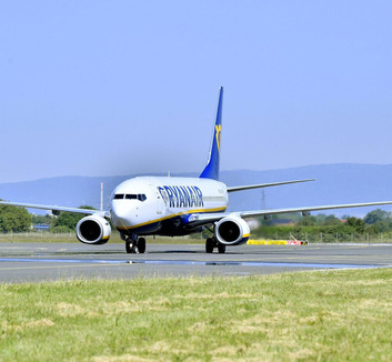 Késett a repülésirányító, Eszék felett körözött a Ryanair éjszakai gépe - illusztráció