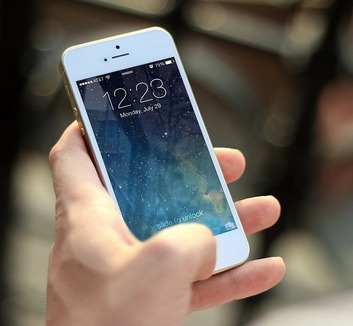 Álbírságokkal próbálkoznak a csalók: Ne dőljön be az SMS-eknek! - illusztráció