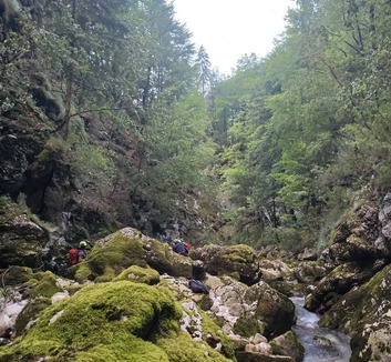 Meghalt egy apa, gyermeke pedig súlyosan megsérült egy szlovéniai hegyi balesetben - illusztráció