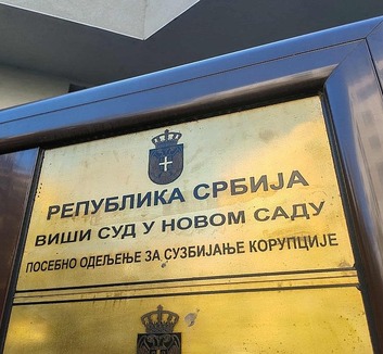 Hárommillió dináros visszaélés gyanúja miatt vettek őrizetbe egy személyt Újvidéken - illusztráció