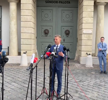 Magyar Péter: A kormány megalakulása után az államfőnek távoznia kell - illusztráció