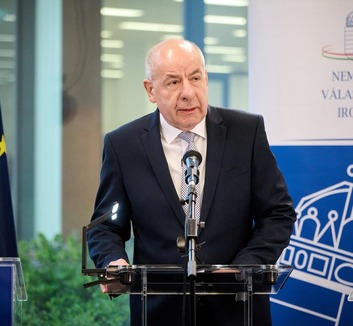 Sulyok Tamás köztársasági elnök melletti kiállásra biztat a Fidesz-frakció - illusztráció