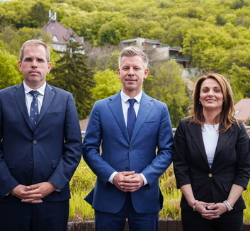 Magyar Péter Lőrincz Viktóriát kérte fel vidékfejlesztési miniszternek, Ruff Bálint vezetheti a Miniszterelnökséget - illusztráció