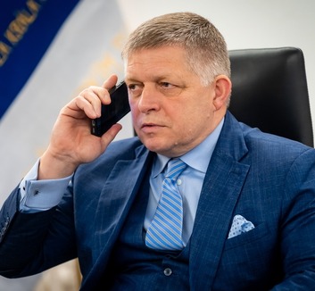 Magyar Péter telefonon egyeztetett Robert Fico szlovák miniszterelnökkel - illusztráció