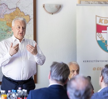 Semjén Zsolt lemondott a KDNP elnöki tisztségéről, de az országos elnökség nem fogadta el - illusztráció