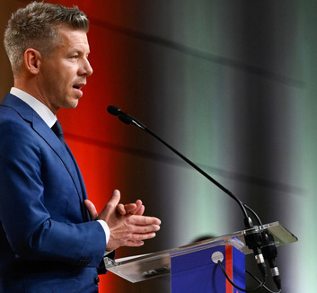 Magyar Péter szerdán Brüsszelben egyeztet az uniós források hazahozataláról - illusztráció