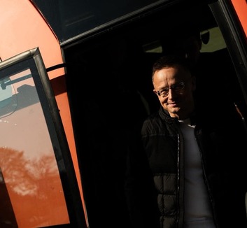 A Tisza Párt nem szavazza meg az Országgyűlés alelnökének Szijjártó Pétert - illusztráció